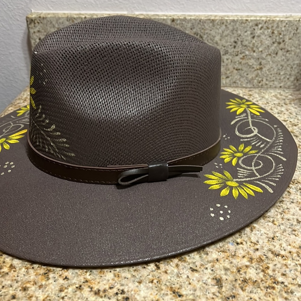 Hand painted hat - Picture 4 of 4